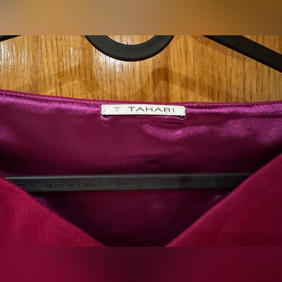Tahari Magenta Cap Sleeve Zip Front Dress Size 6 - Picture 4 of 5